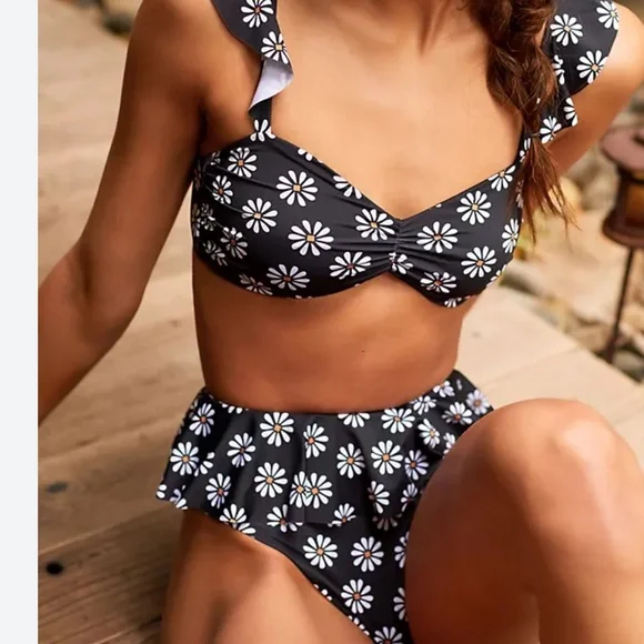 Beach Riot Daisy Swim Bottom M and Top S - Picture 2 of 5